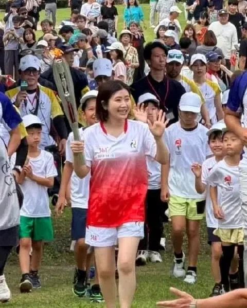 Ai Fukuhara, now with the man from her alleged affair, appears at the Asian Games to carry the torch